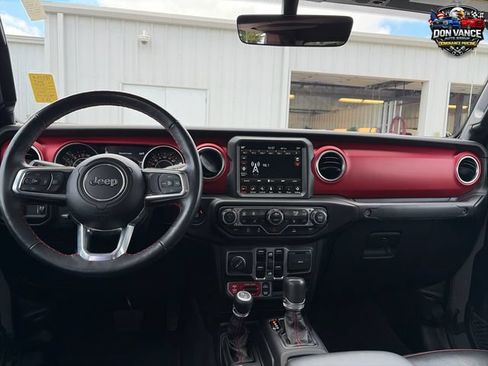 Used 2023 Jeep Gladiator Rubicon w/ Cold Weather Group AWD/4WD image 12