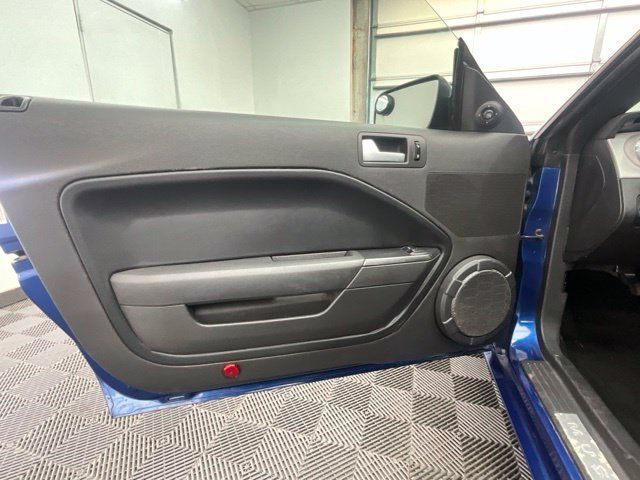 Used 2007 Ford Mustang GT RWD image 8