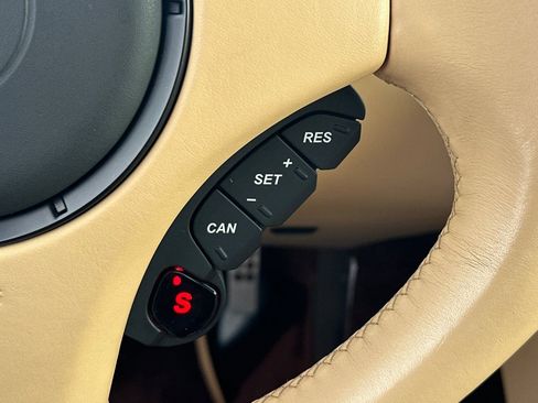 Used 2014 Aston Martin Vanquish Coupe image 27