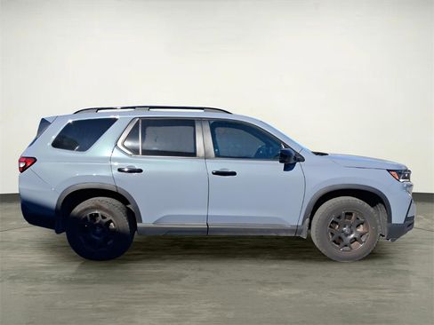 Certified 2025 Honda Pilot TrailSport image 6