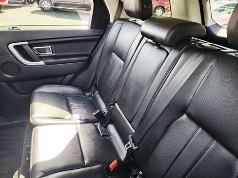 Used 2019 Land Rover Discovery Sport SE image 28