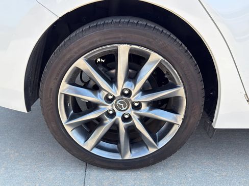 Used 2018 MAZDA MAZDA3 Touring FWD image 31