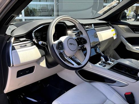 New 2026 Jaguar F-PACE R-Dynamic S image 6