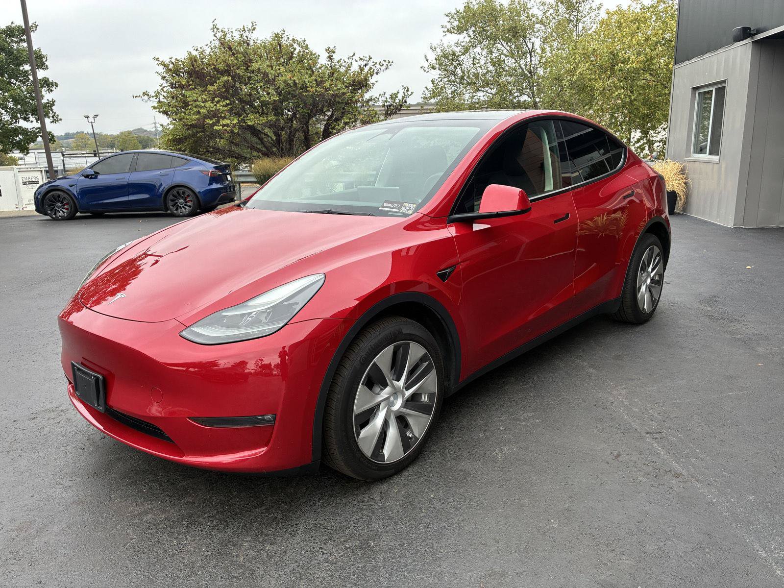 Used 2023 Tesla Model Y Long Range AWD/4WD image 3