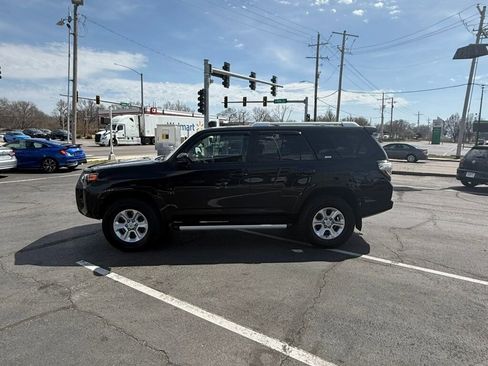 Used 2016 Toyota 4Runner SR5 image 8