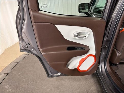Used 2017 Jeep Renegade Limited w/ Safety & Security Group AWD/4WD image 17