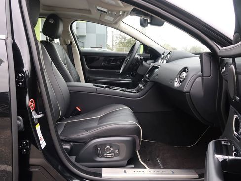 Used 2019 Jaguar XJ R-Sport image 24