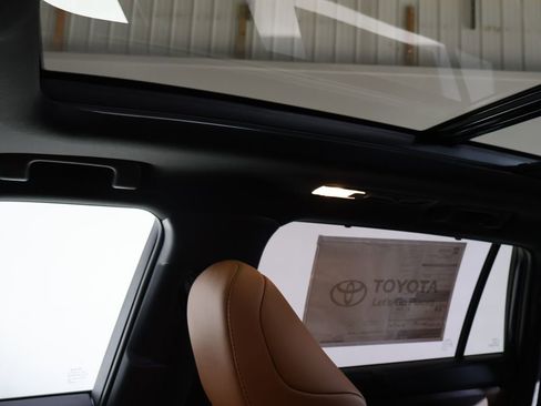 New 2026 Toyota Highlander Platinum AWD/4WD image 29