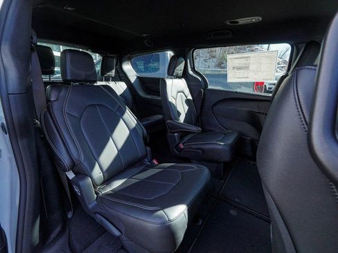New 2026 Chrysler Pacifica Select image 37