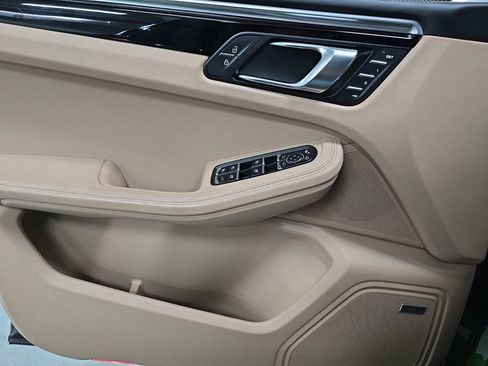 Certified 2019 Porsche Macan S AWD/4WD image 23