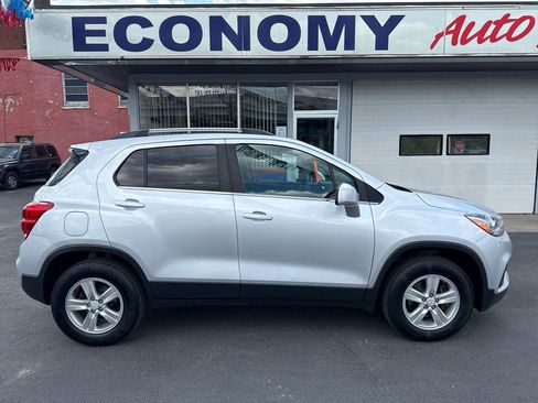 Used 2017 Chevrolet Trax LT AWD/4WD image 2