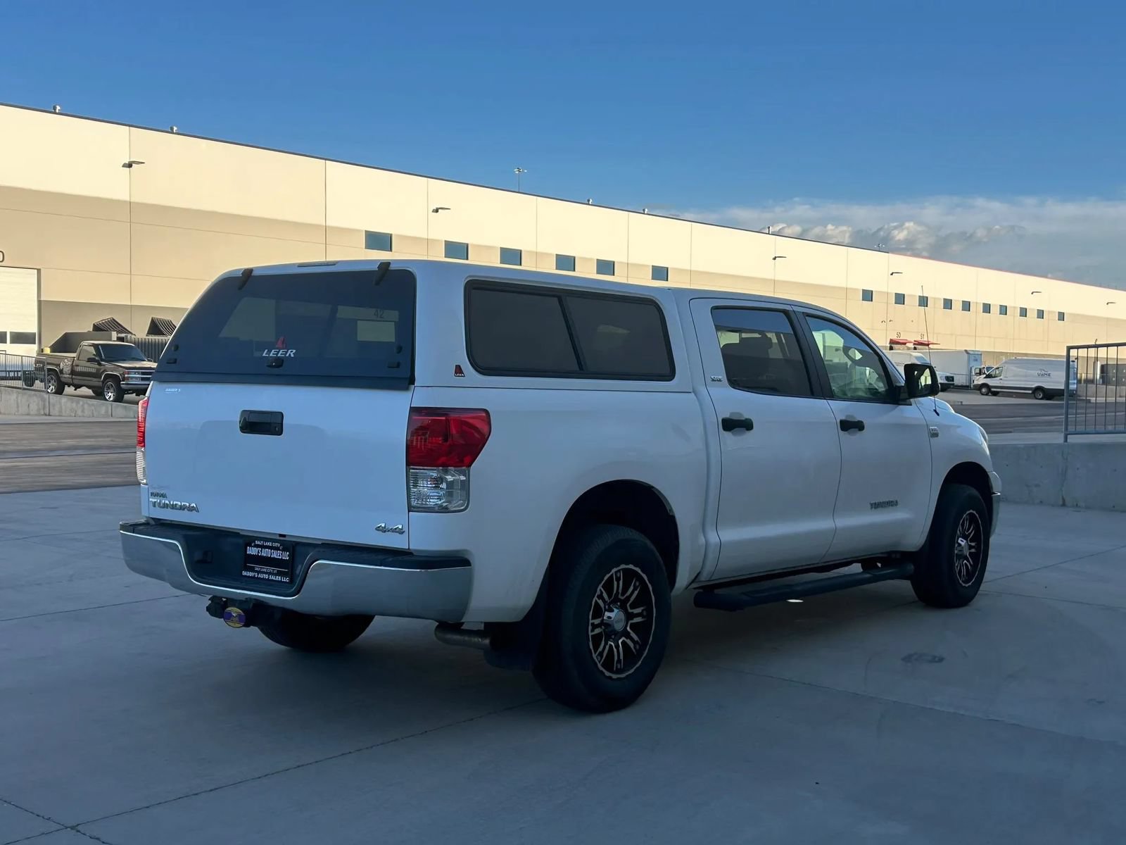 Used 2010 Toyota Tundra 4x4 CrewMax w/ SR5 Pkg image 5