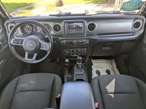 Used 2020 Jeep Wrangler Unlimited Sahara AWD/4WD image 11