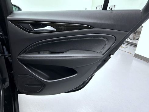 Used 2018 Buick Regal Essence w/ Driver Confidence Package #1 image 17