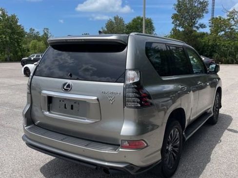 Used 2023 Lexus GX 460 Premium w/ Accessory Package image 4