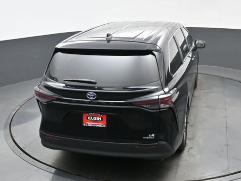 Used 2024 Toyota Sienna LE image 39