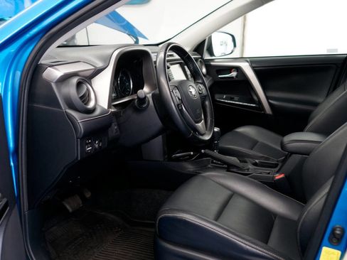 Used 2018 Toyota RAV4 Limited image 17