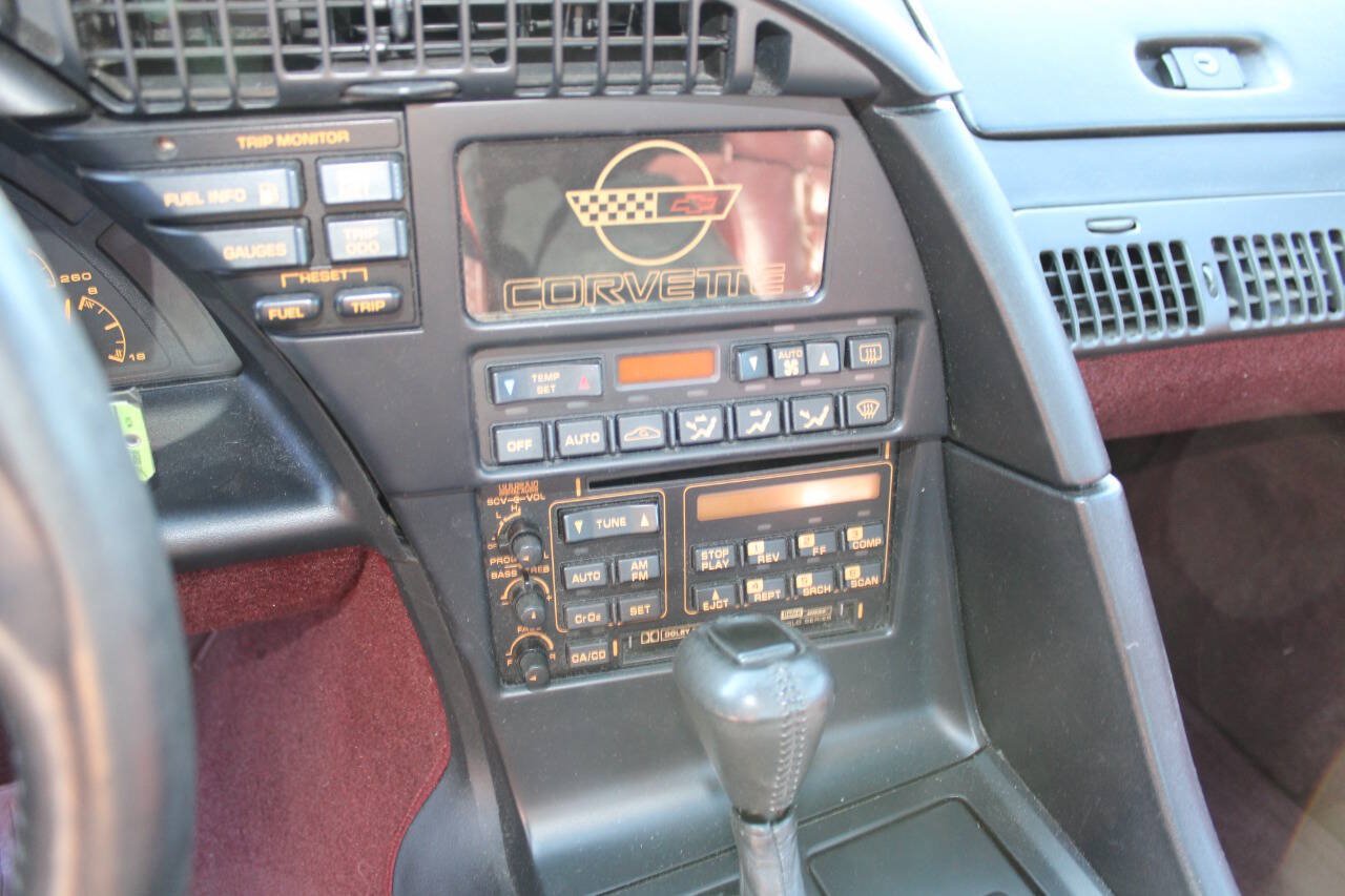 Used 1993 Chevrolet Corvette Coupe RWD image 15