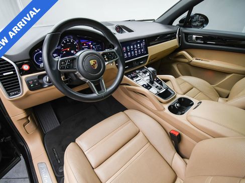 Used 2023 Porsche Cayenne Platinum Edition image 12
