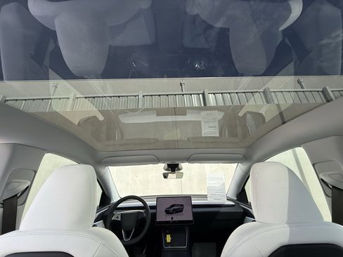 Used 2026 Tesla Model Y 2WD image 7