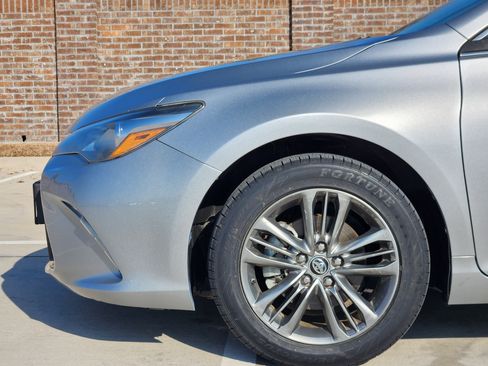 Used 2017 Toyota Camry SE image 10