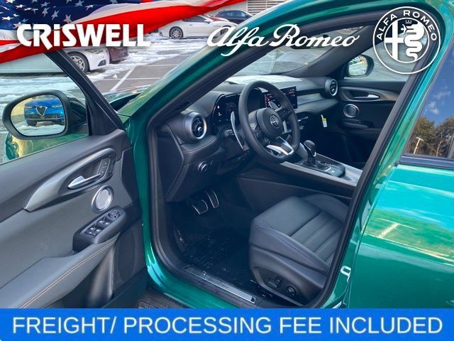 New 2025 Alfa Romeo Tonale w/ Premium Package AWD/4WD image 19