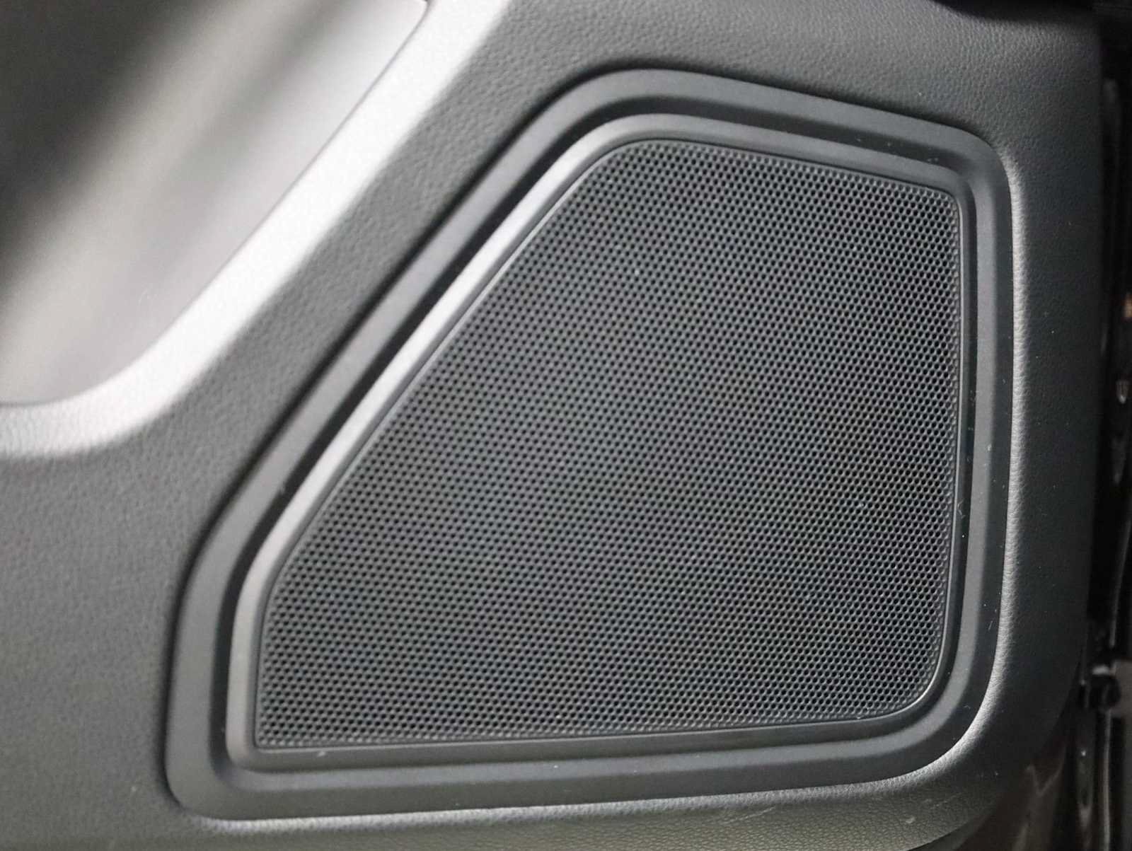 Certified 2023 Porsche Macan Turbo AWD/4WD image 17