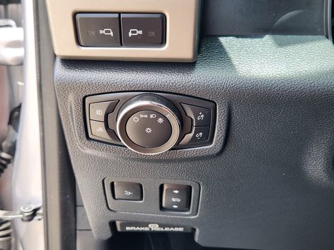 Used 2022 Ford F250 Lariat w/ Black Appearance Package AWD/4WD image 21