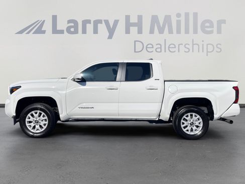 Certified 2025 Toyota Tacoma SR5 image 2