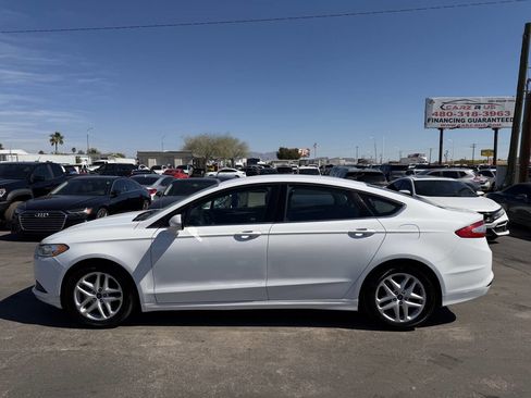 Used 2015 Ford Fusion SE image 4