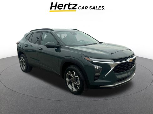 Used 2025 Chevrolet Trax LT image 1