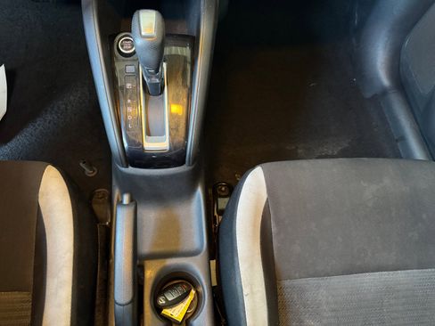 Used 2021 Nissan Versa SV FWD image 15