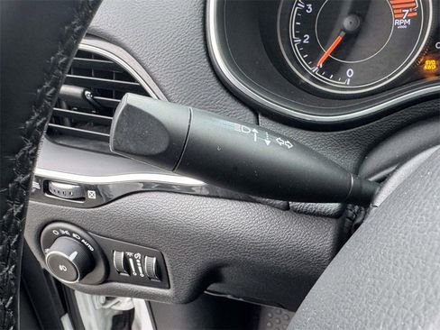 Used 2019 Jeep Cherokee Latitude Plus image 20