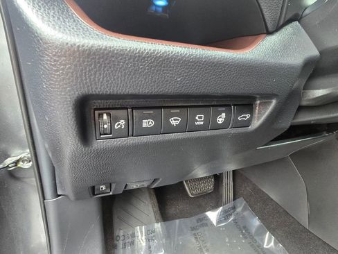 Used 2021 Toyota RAV4 Limited AWD/4WD image 19