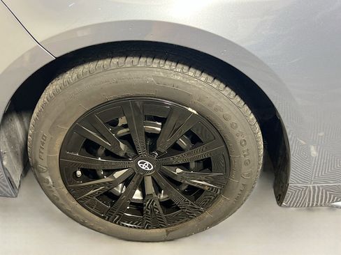 Used 2023 Toyota Corolla LE image 13