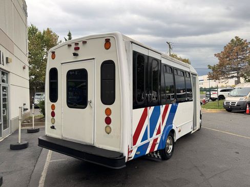 Used 2012 Ford E-350 and Econoline 350 Super Duty w/ Shuttle Bus Prep Pkg RWD image 5