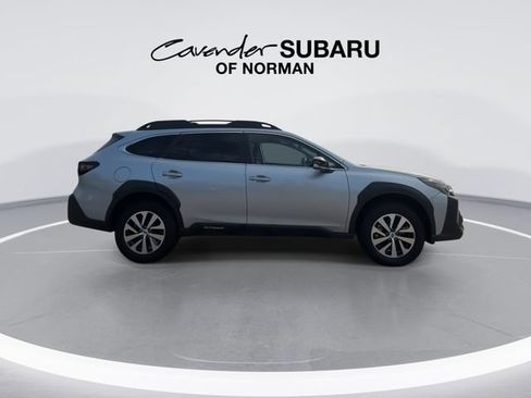 Used 2025 Subaru Outback Premium AWD/4WD image 2