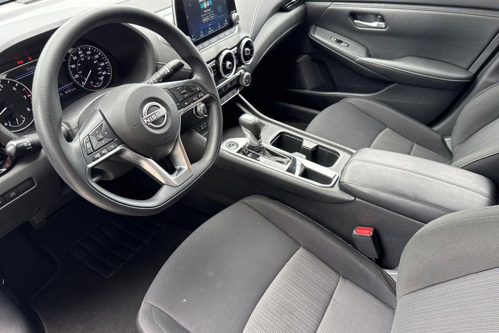 Used 2025 Nissan Sentra SV FWD image 4