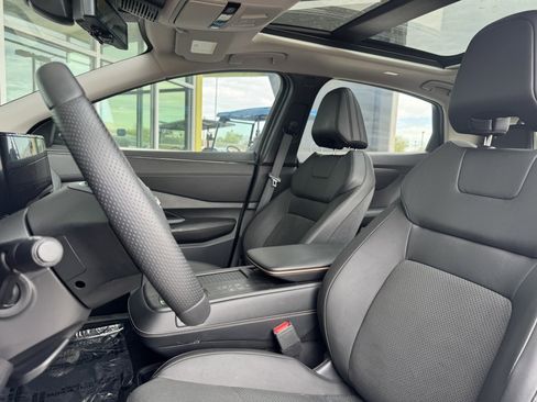 Used 2024 Nissan Ariya FWD image 35