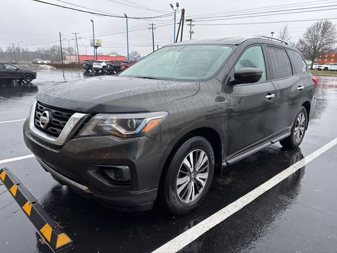 Used 2017 Nissan Pathfinder S image 1