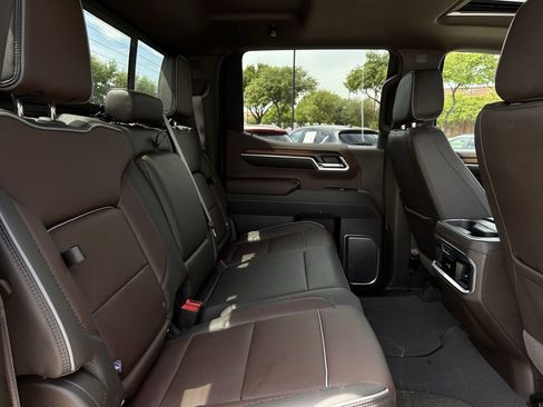 Used 2025 GMC Sierra 1500 Denali AWD/4WD image 32