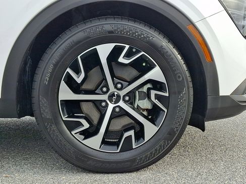 Certified 2024 Kia Sportage EX image 8