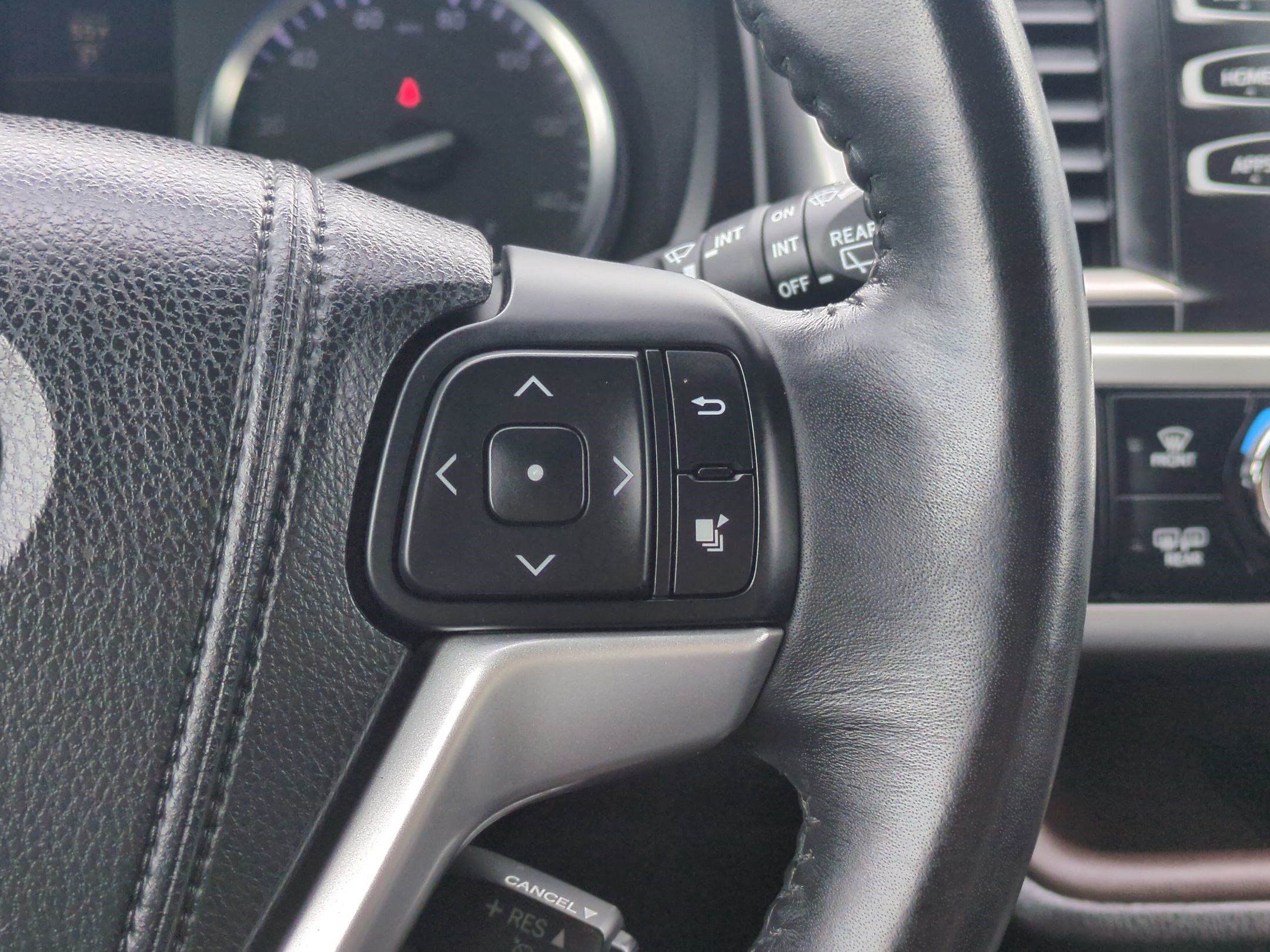 Used 2015 Toyota Highlander XLE FWD image 19