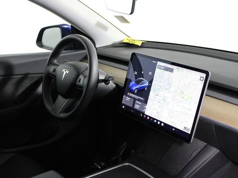 Used 2021 Tesla Model Y Long Range image 13