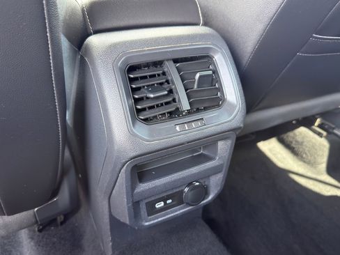 Used 2022 Volkswagen Tiguan SE FWD image 27