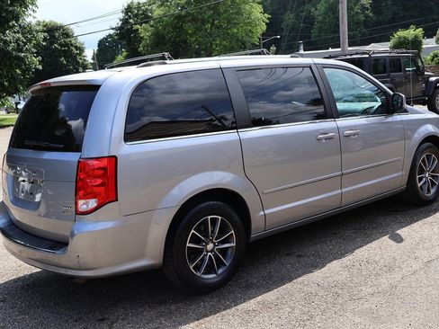 Used 2017 Dodge Grand Caravan SXT FWD image 10