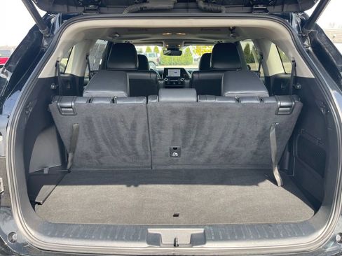 Used 2023 Toyota Highlander XLE FWD image 27