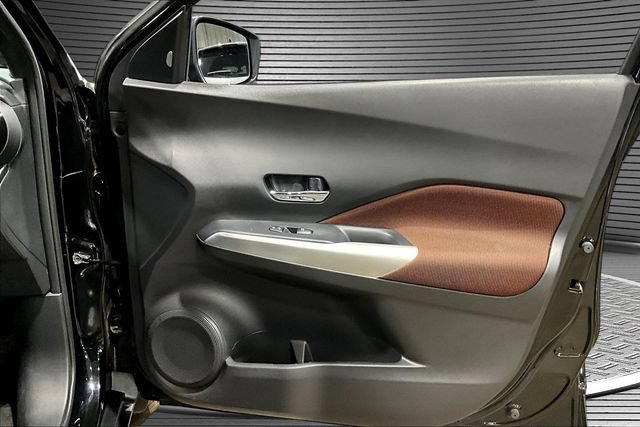 Used 2019 Nissan Kicks SR w/ Exterior Package FWD image 26
