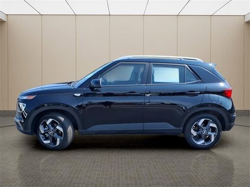 New 2025 Hyundai Venue SEL image 4