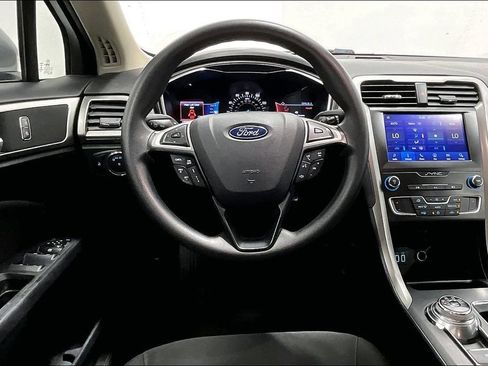 Used 2020 Ford Fusion SE FWD image 6